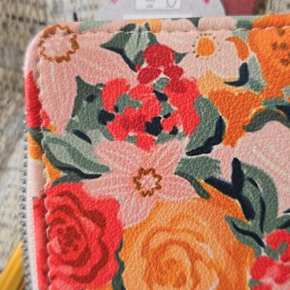 MUNDI BRAND WOMEN'S SMALL "FRUIT PUNCH FLORAL" WALLET WITH RFID PROTECTI… - Picture 4 of 11